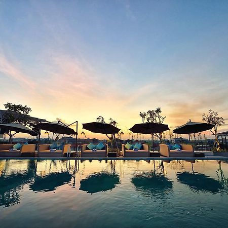 De Vins Sky Hotel Seminyak Exterior foto