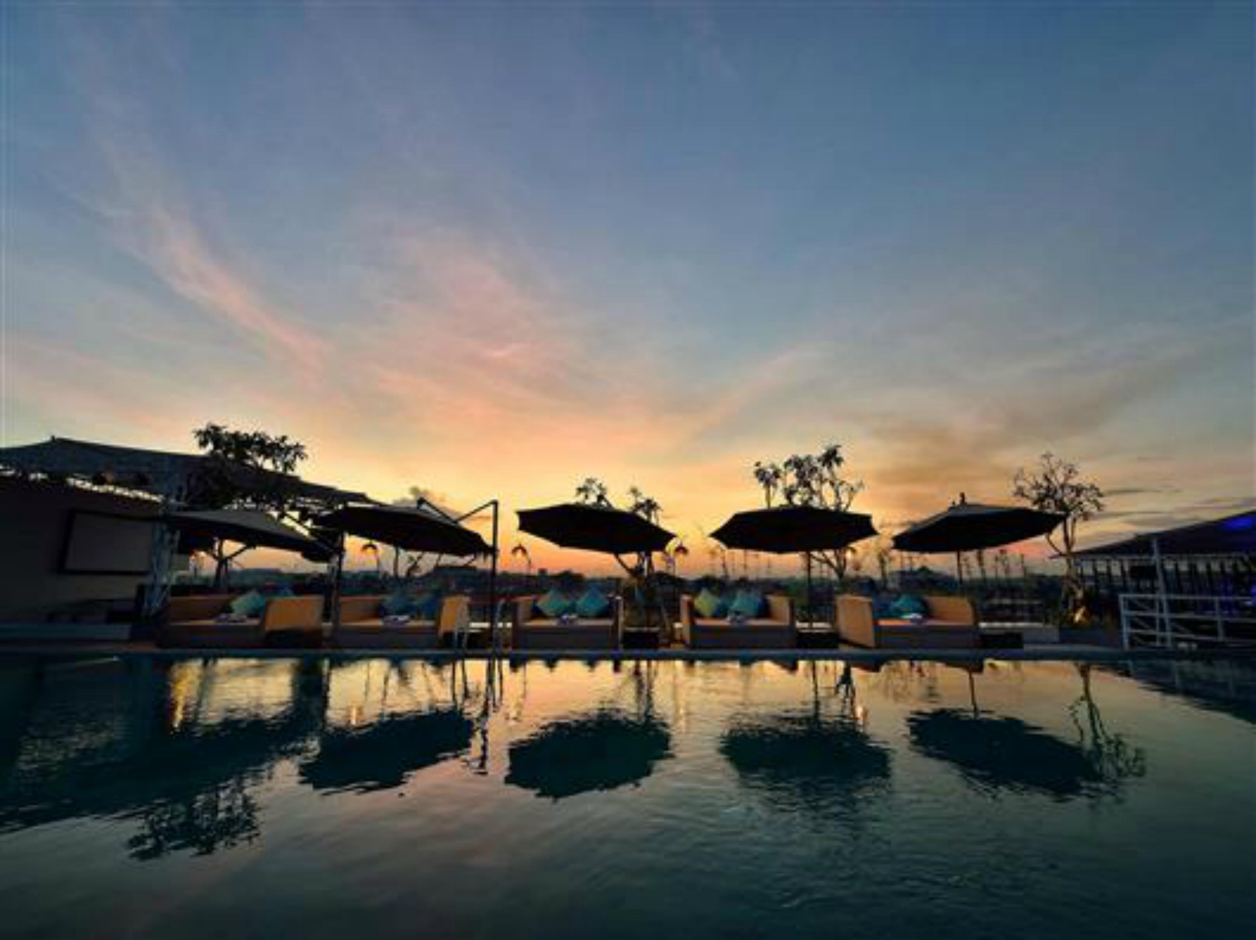 De Vins Sky Hotel Seminyak Exterior foto